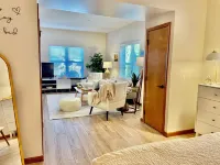 Historic downtown Albany, and peaceful river walks await your enjoyment Hôtels à : Albany