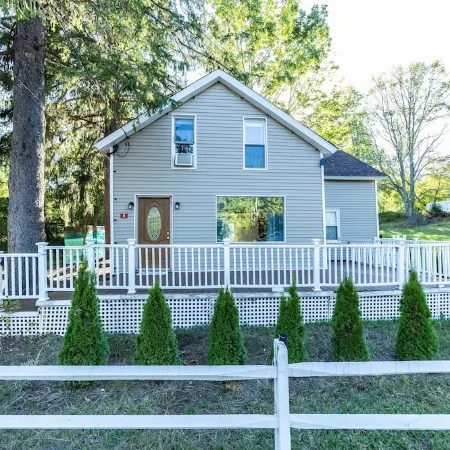 Windham Pet Friendly home, 2-5min from Ski, Hiking Trials, GoldenLake, Rest&Bars