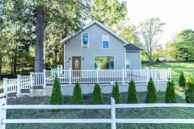 Windham Pet Friendly home, 2-5min from Ski, Hiking Trials, GoldenLake, Rest&Bars The Windham Path附近的飯店