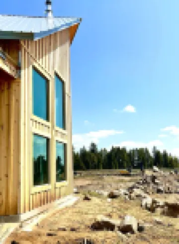 Brand new Cabin! Hot tub, fire pit, large porch, space for families, views.