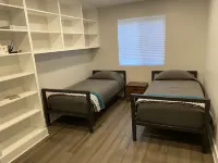 Modern 2 Bedroom with Quick Walk to the Beach, Pet Friendly
