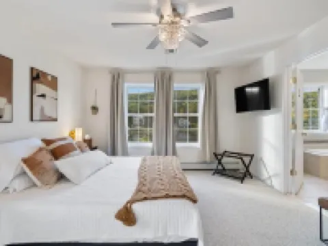 Waterfront Home with Hot Tub, Kayaks, and Fast Wifi Hotels in Warwick