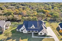 Luxury Family Estate near Dallas w/ games & outdoor living,  sleeps 22