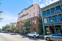 Cozy Convenient downtown Condo