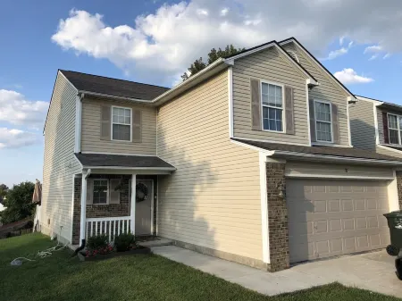 Spacious house minutes from the Horse Park