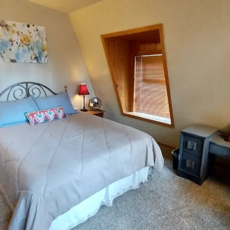 Happy Trails:  Modern Cabin in the Woods, One Level Home, Easy Access
