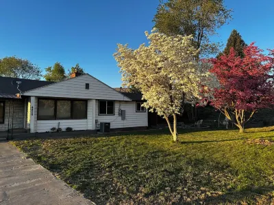 Amazing vineyard views! Conveniently located close to freeways and downtown.
