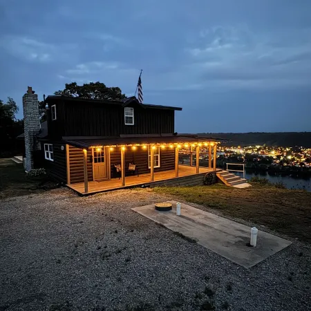 Peaceful cabin with spectacular river and scenic views.