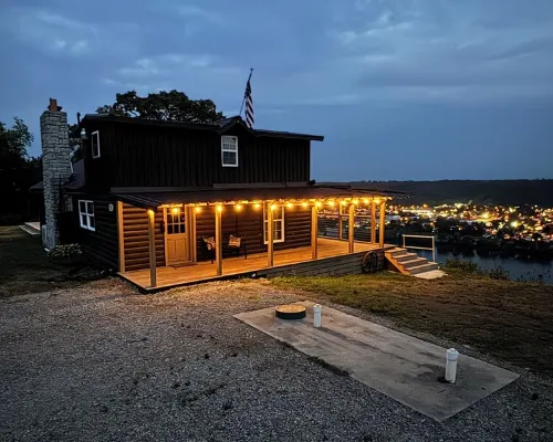 Peaceful cabin with spectacular river and scenic views. Hotels in Brown County
