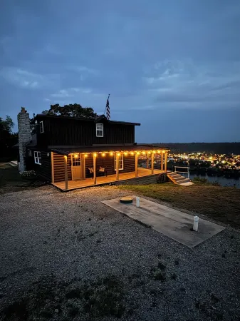 Peaceful cabin with spectacular river and scenic views.