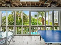 BEACHFRONT, HEATED POOL, KAYAKS/SUP, LANAI W/ GULF VIEWS, 85' DOCK, 2 GOLF CARTS 캡티바 호텔