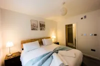 Luxury chalet in wonderful Pembrokeshire National Park, beach & coast path Hotels in Nolton and Roch