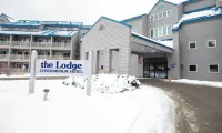 Condo with loft near Loon mountain with pool/jacuzzi & free shuttle!