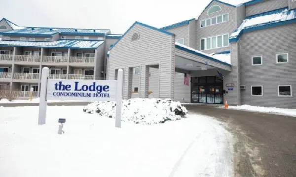 Condo with loft near Loon mountain with pool/jacuzzi & free shuttle! 林肯酒店