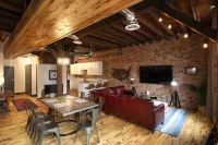 Spectacular Roof Top Patio 3bd Apartment in Downtown Glens Falls Hotels in Glens Falls