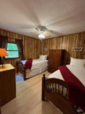 Cozy Cabin - In the Stix! Centrally located for Up North Fun