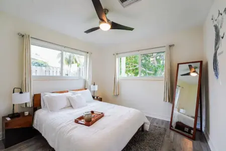 Relaxing Family vacation  with Pool near Cruise, Airport, beach, downtown