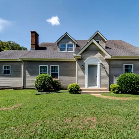 Rock and Roll Residence - Short Drive to Music City at 1/3 the Price!