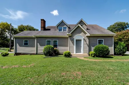 Classic Country Condo 30 mi to Nashville at 1/3 the Price! Отели в г. Мерфрисборо