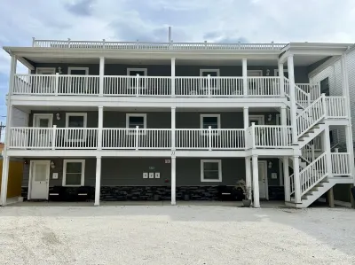 Beach Block 3-Bedroom Condo with Season Badges with Parking Next to Boardwalk