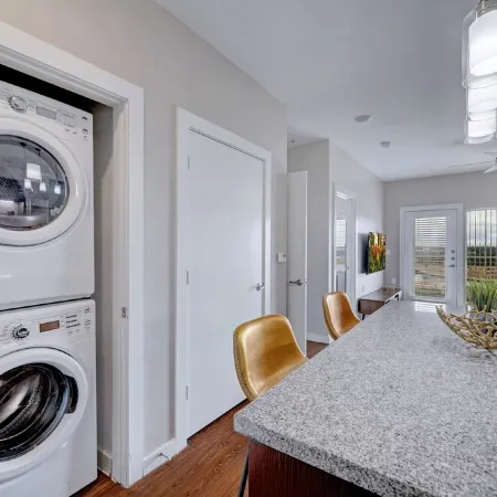 Plush 1Br Cal King Suite Close to Everything