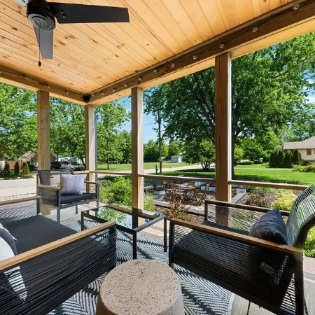 Breezy Chic: Fresh Spring Vibes at The Modern Oak walkable to town!