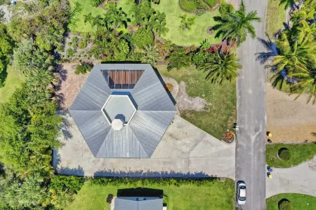 Your Home Away From Home just steps from the intercoastal waterway! Отели в г. Порт-Салерно