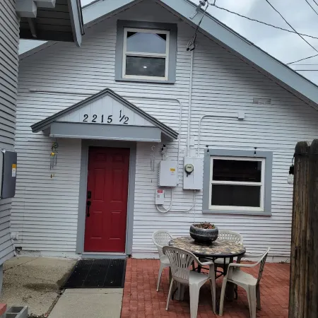3rd Street Stop-cottage house,walking distance to middle of town and activities