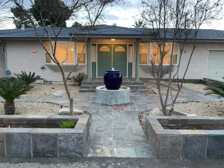 HUGE Family/Team/Group Luxury Home, Pets & Wheelchair Friendly, Sleeps 13-18