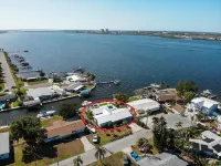 Waterfront Home! Sleeps 8 Heated Pool Spa Boat Dock Chef Kitchen Small Dogs OK
