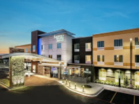 Fairfield Inn & Suites Van Canton Area Hoteles en Van