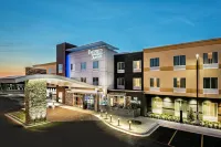 Fairfield Inn & Suites Van Canton Area - parking