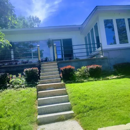"Deja Blue" Lakeview Villa w/ Luxe Master Bedroom Views