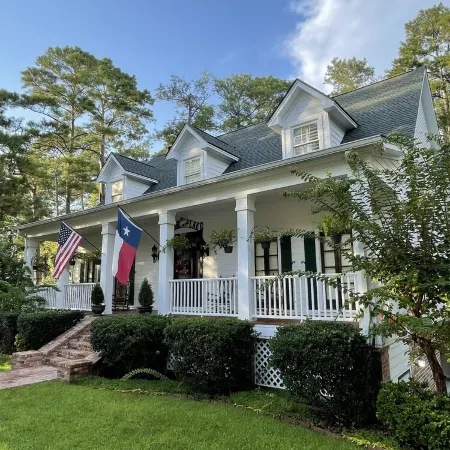 Spacious Lake House with Sam Rayburn Water Frontage