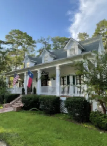 Spacious Lake House with Sam Rayburn Water Frontage
