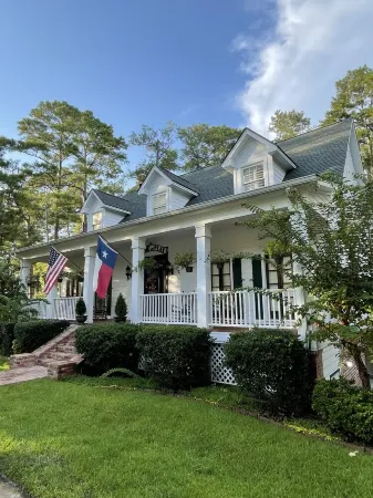 Spacious Lake House with Sam Rayburn Water Frontage