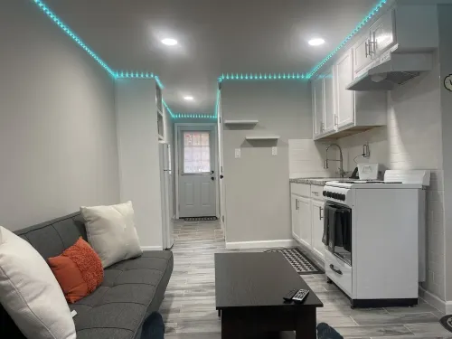 Stonemountain City Apartment With Private Entrance Hotels in Stone Mountain