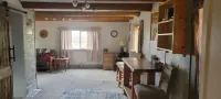 Payton's Place. A cozy cabin with private outdoor space pet friendly.