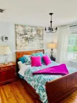 Narrow River Gem Kayaks Mins to Gansett Beach Central AC Fenced-in Yard Location