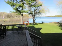 Dad's Paradise on Pigeon Cove offers WaterFront Sunrise Views and Lake Access!