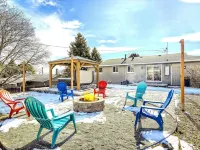 Allow Pets, View of Downtown, 5mins to Waterworld, Game Room, Firepit, Hot Tub Hotels in Sherrelwood