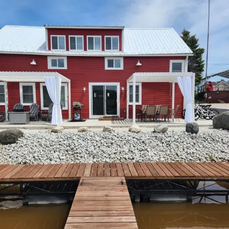 4Br River Retreat: Beach, Boat, Sunsets, Wildlife, Spacious & Serene Escape