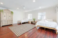 Picturesque Laurel Canyon Home w/Heated Pool/Spa Hotel dekat Millennium Dance Complex