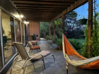 Spacious, Beautiful & Private Hillside Oasis, SW Pdx & Free Coffee!