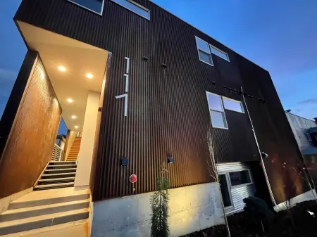 The Mountain View Penthouse in the Heart of Downtown White Salmon, Loft 18