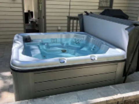 Centrally located retreat in Massanutten Resort. Hot tub and game room! Hotels in Massanutten