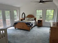 AMAZING LAKEFRONT HOUSE WITH PRIVATE DOCK, PRIVATE BEACH, 4 BEDROOMS, SLEEPS 12+