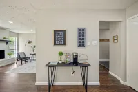 Modern Stay Centrally Located in The Woodlands