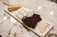 Historic*Unique*Downtown*Quiet*Bright*Cheerful*Getaway