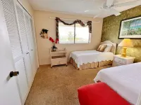 Ocean Views/Mountain Views!! HUGE LANAI Directly across the road from the BEACH!